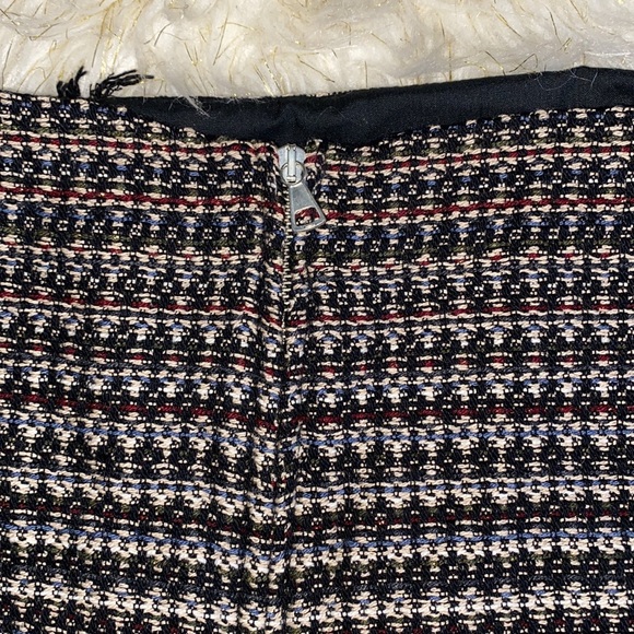 ZARA Tweed Mini Skirt with Frayed Bottom - Picture 8 of 9
